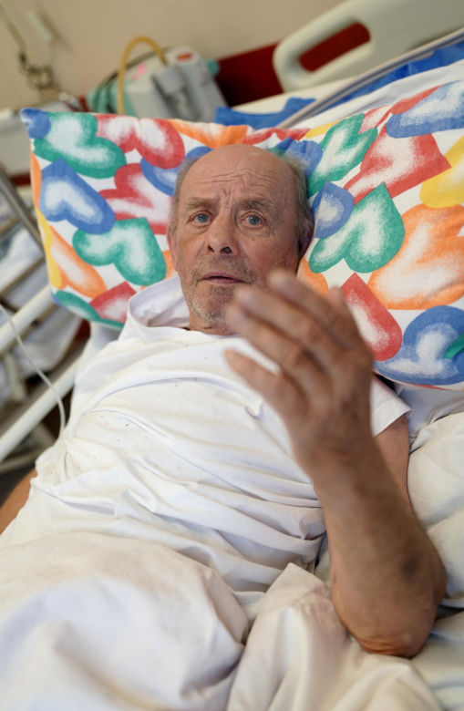 Pan Bolesław Strzeliński dwa dni leżał na podłodze. Uratował go dzielnicowy