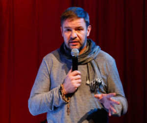Tomasz Karolak na archiwalnych zdjęciach. Tak wyglądał na początku kariery