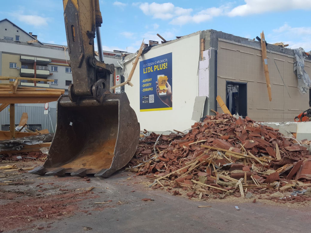 Po starym markecie prawie nie ma śladu. Nowy jesienią