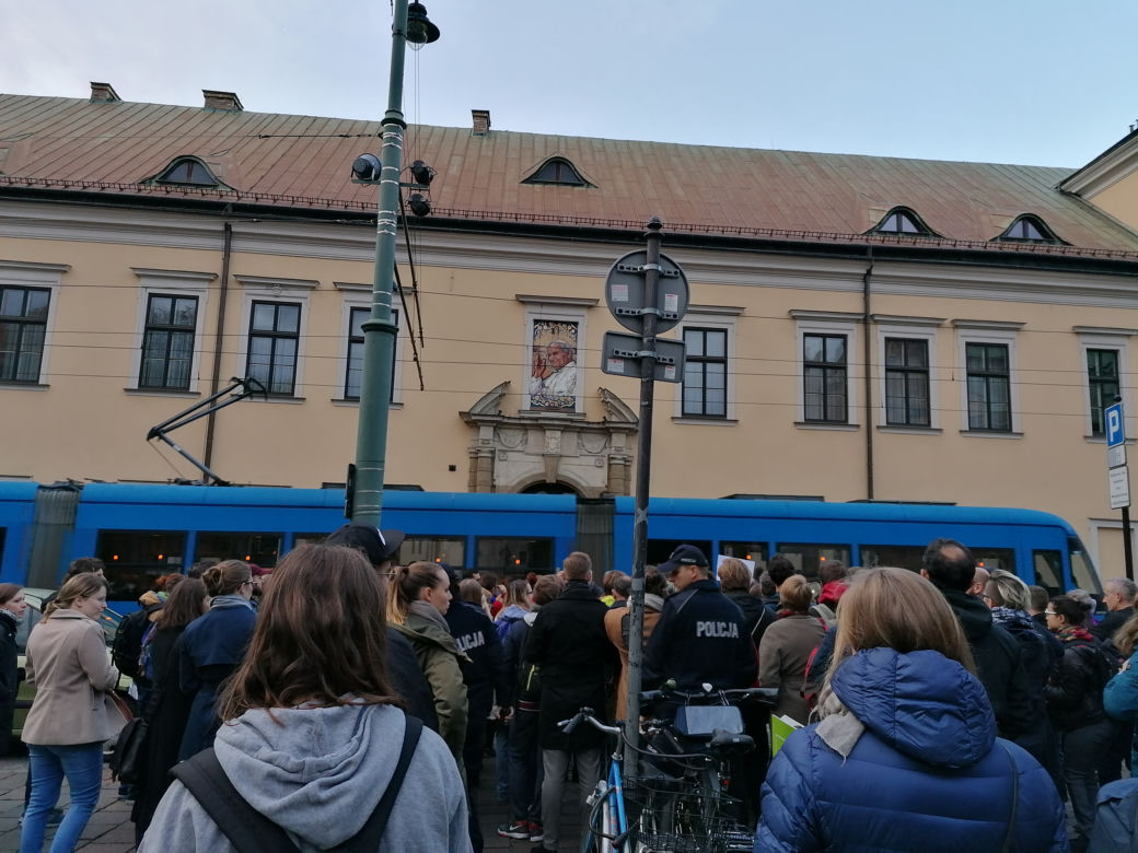 Protest przed krakowską kurią