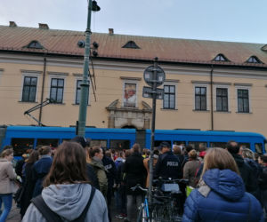 Protest przed krakowską kurią