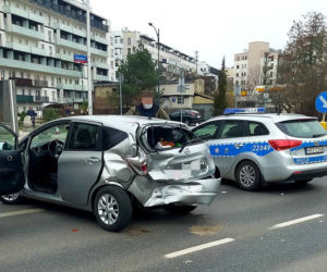 Wypadek na Sokratesa. Kolejny. Kobieta z rana głowy w szpitalu