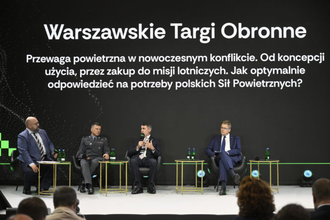 Scena Biała Przewaga powietrzna w nowoczesnym konflikcie. Od koncepcji użycia, przez zakup do misji lotniczych. Jak optymalnie odpowiedzieć na potrzeby polskich Sił Powietrznych?