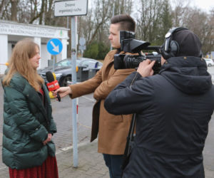 Studentki proszą o pomoc w pomaganiu