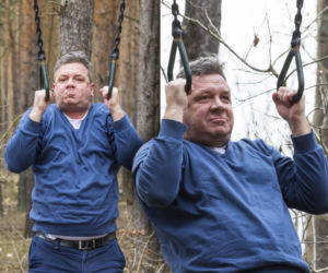 Przyłapaliśmy Michała Wójcika w lesie! Wziął się za ostre ćwiczenia [MAMY ZDJĘCIA]