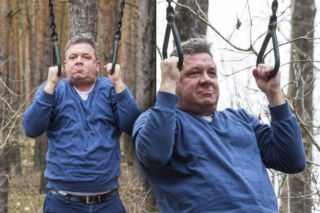 Przyłapaliśmy Michała Wójcika w lesie! Wziął się za ostre ćwiczenia [MAMY ZDJĘCIA]