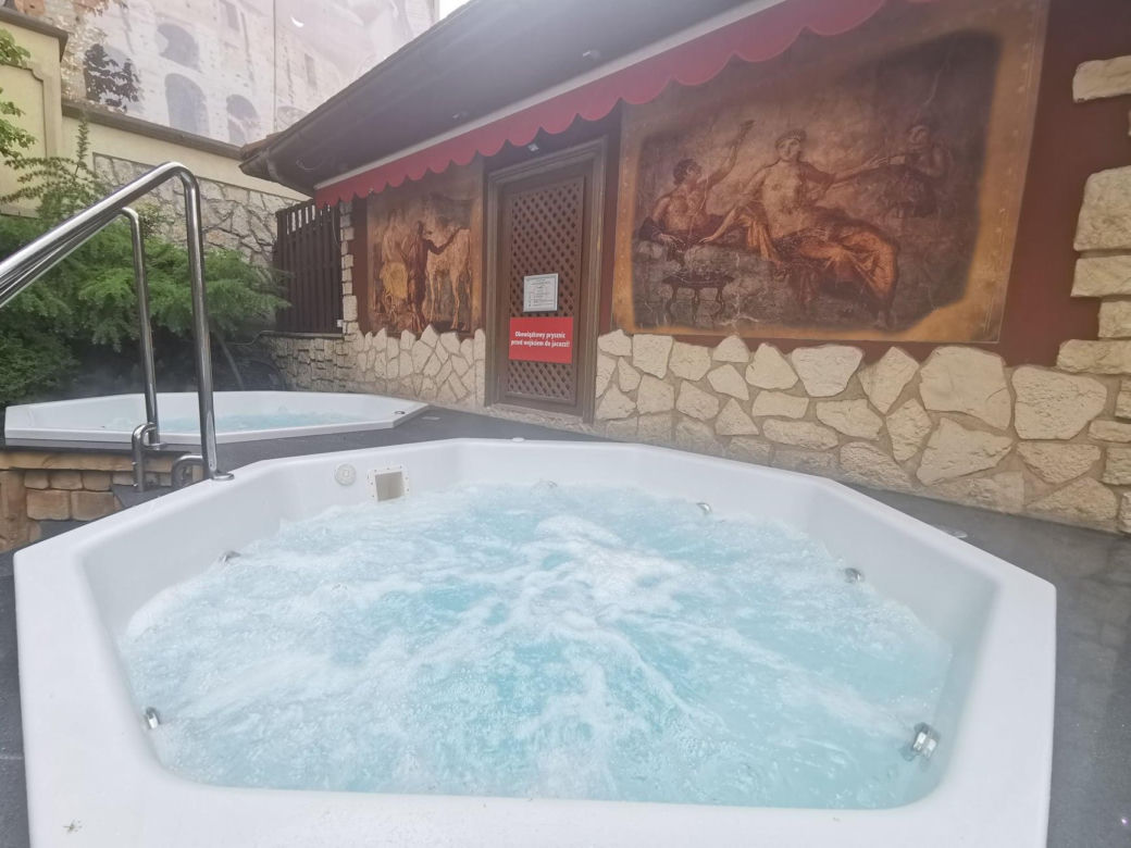 Jacuzzi w "starej" części saunarium