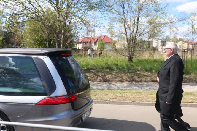 Polacy żegnają Łukasza Litewkę. Kondukt żałobny