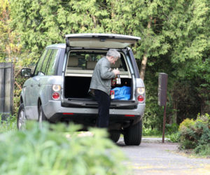Hubert Urbański z córkami kupuje alkohol!