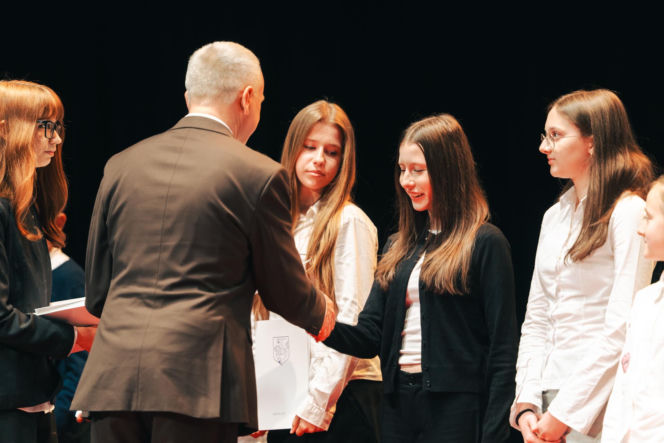 Najzdolniejsi uczniowie odebrali stypendia Prezydenta Miasta Siedlce