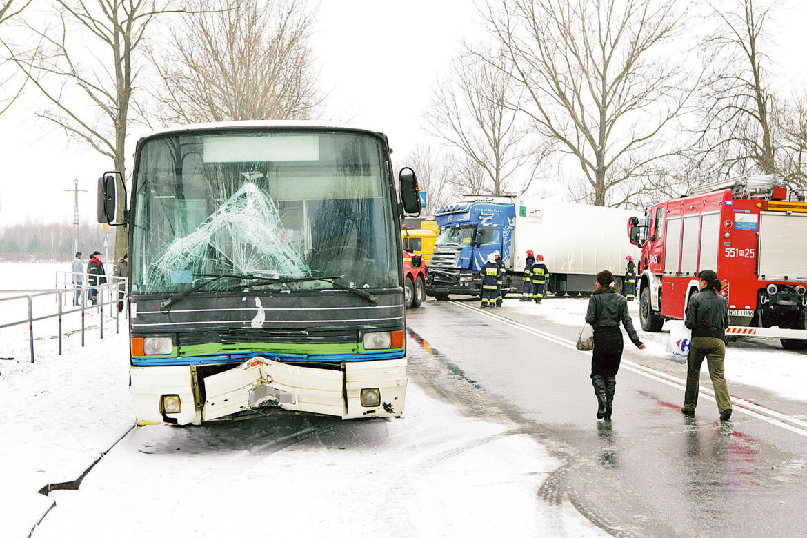 Tiry staranowały autobus