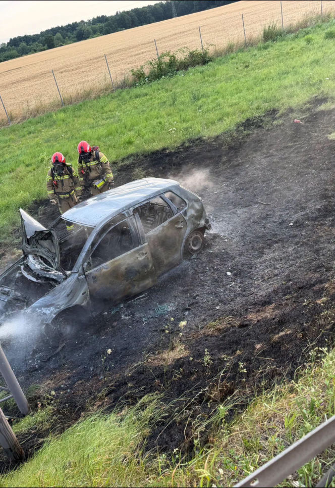 Tajemniczy wypadek na A4. Samochód zamienił się w kulę ognia