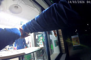 Włamywacz z Torunia zatrzymany na gorącym uczynku. Policja pokazała szczegóły akcji