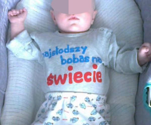 Mama roztrzaskała mu głowę o podłogę