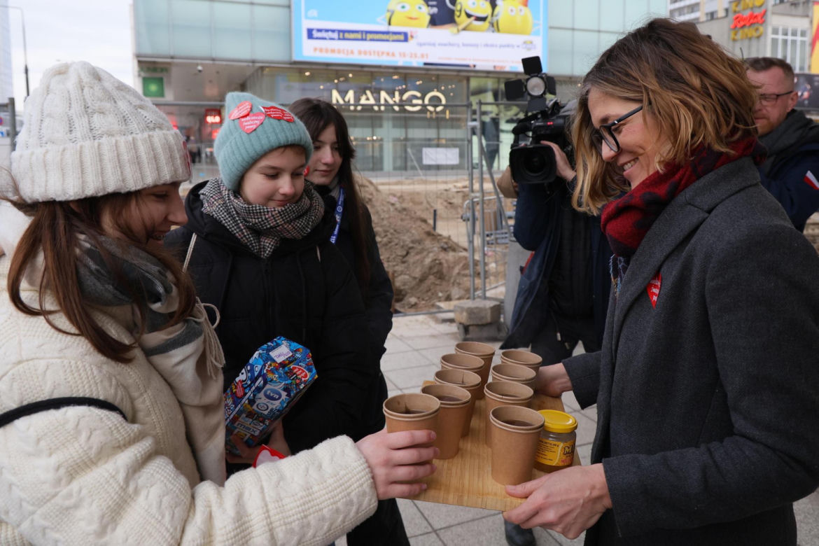 Warszawa. Wolontariusze WOŚP w centrum Warszawy