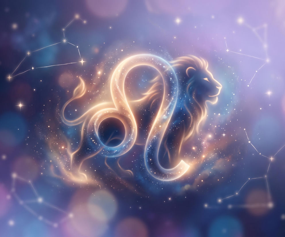 Świecący symbol Lwa na tle gwieździstego nieba z konturem zwierzęcia. Horoskop dla Lwa sprawdzisz na Eska.
