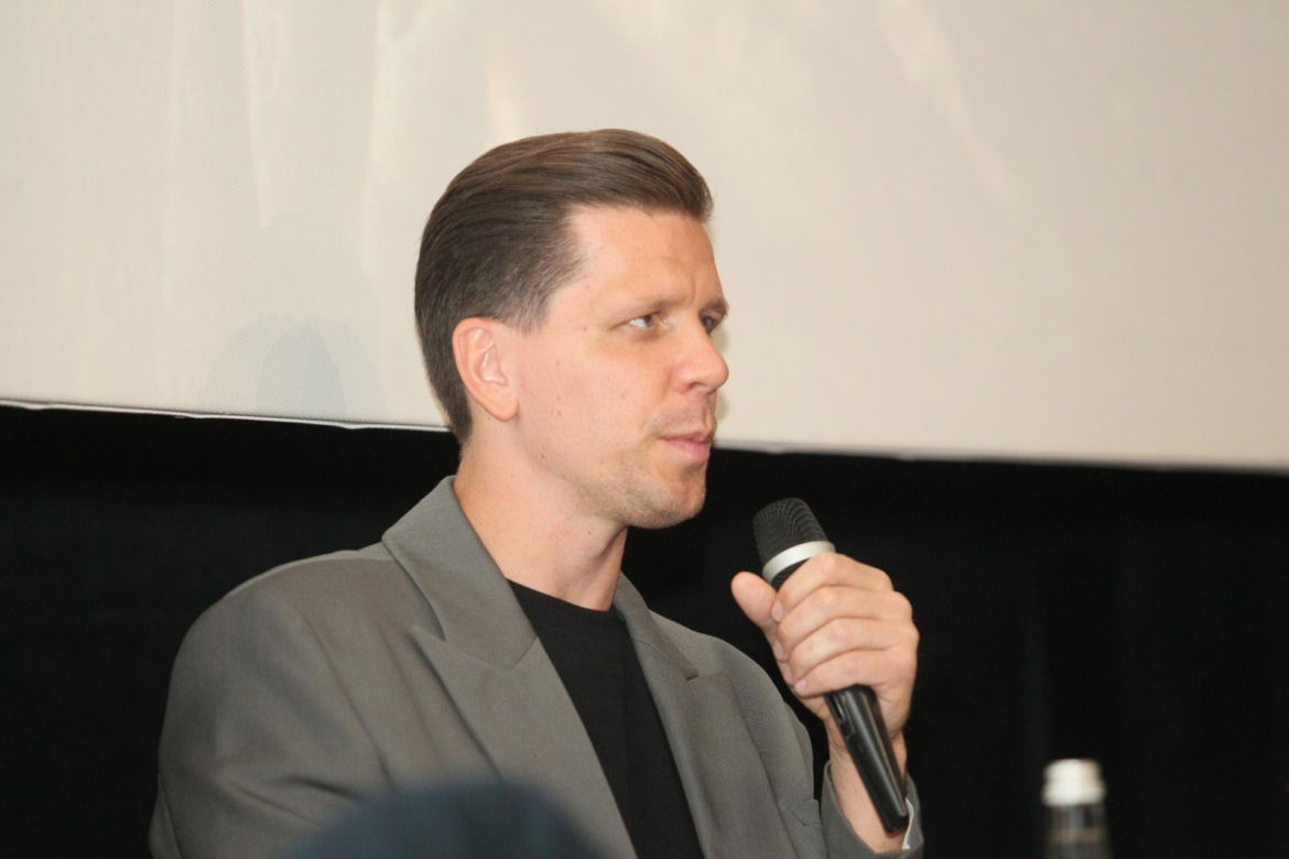 Wojciech Szczęsny z dziećmi na premierze filmu o sobie