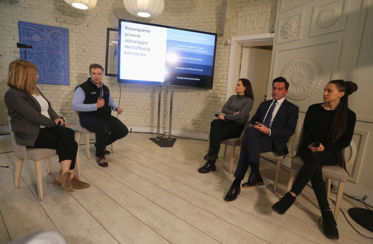 Uber walczy o bezpieczeństwo pasażerów. Firma przedstawiła zmiany i postulaty
