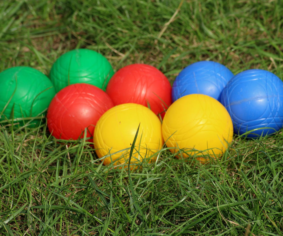 Boccia bardzo przypomina grę w bule