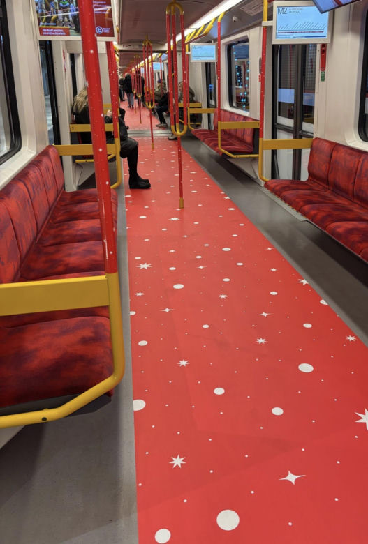 Świąteczne metro w Warszawie 2025