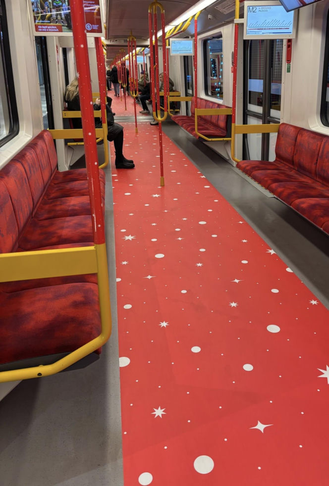 Świąteczne metro w Warszawie 2025