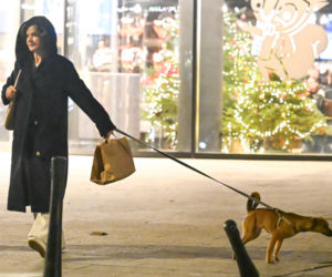 Monika Richardson z dzieckiem i pieskiem