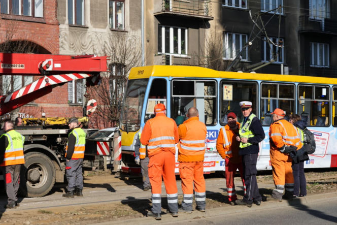 Wykolejenie tramwaju w centrum Łodzi. Są ranni