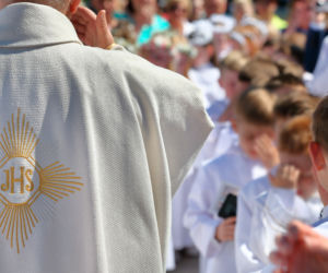 Wyrzucił ją z bierzmowania. Ks. Sebastian Picur ruszył z pomocą