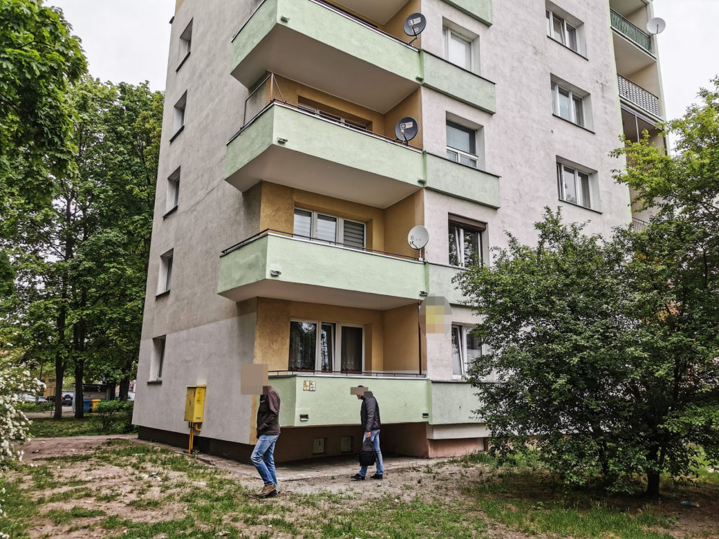 Dziewczynka wypadła z balkonu we Włocławku. Ojciec miał 1,7 promila