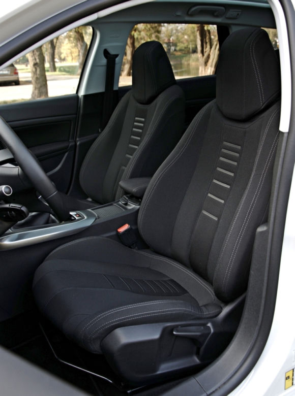 Honda Civic Tourer vs. Peugeot 308 SW