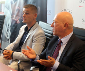 Konferencja, Tomasz Komenda