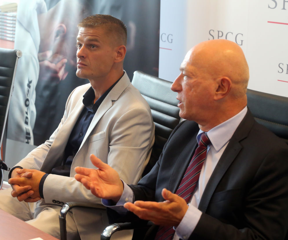 Konferencja, Tomasz Komenda