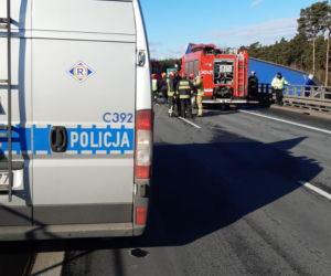 Poważny wypadek na s10 koło Torunia. Auto wyrzucone ze skarpy!
