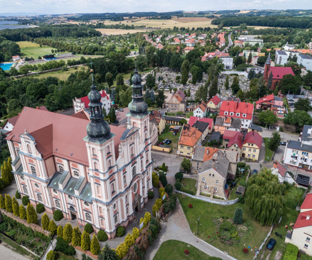 Polski Watykan przez wieki był siedzibą władców kościoła. Do dziś czuć tam skralny klimat