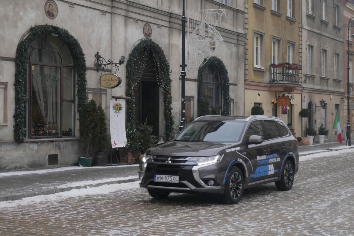 Mitsubishi Outlander PHEV lifting 2016