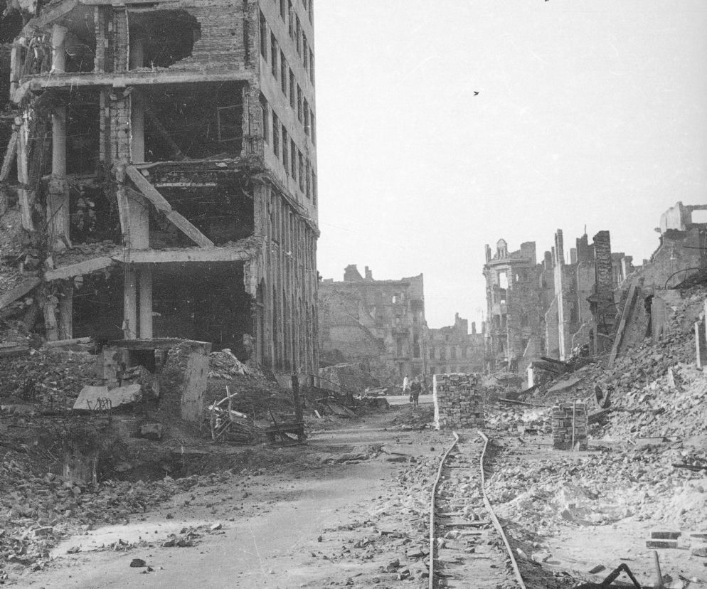 Warszawa dawniej i dziś. Centrala PKO BP