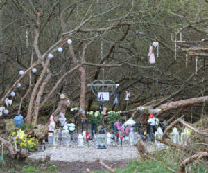 Rocznica tragedii zamieniła się w koszmar. Tajemniczy pakunek przerwał uroczystość