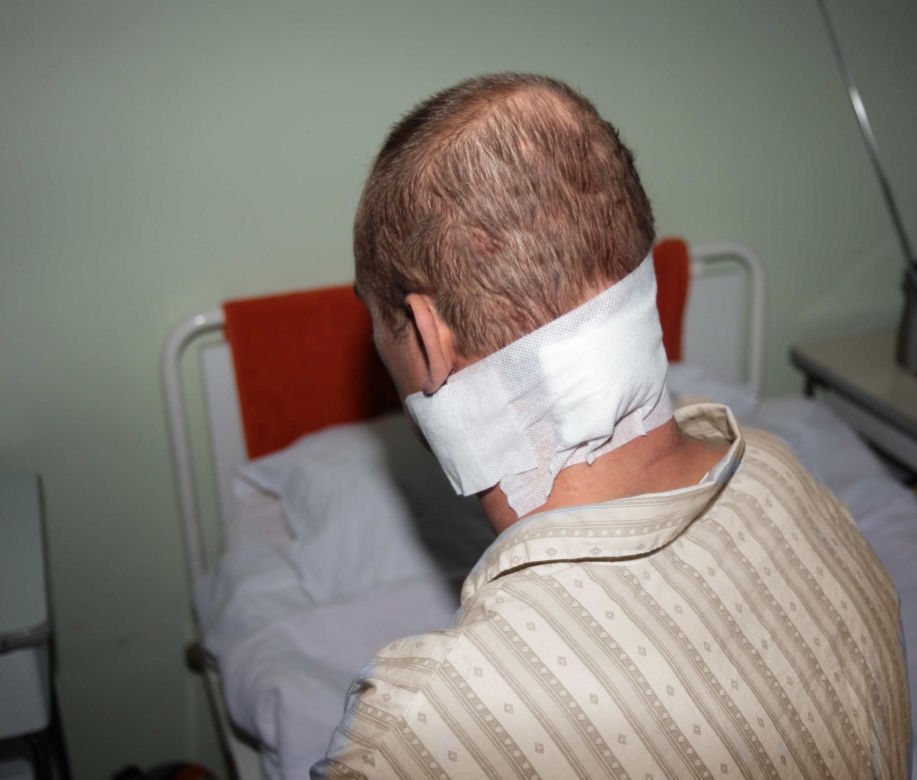 Byk rozpruł szyję Bogdanowi! Mały kundelek znalazł swojego pana