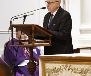 Monika Olejnik na pogrzebie senatora Piesiewicza. Towarzyszył jej ukochany