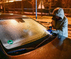 Gołoledź paraliżuje Polskę