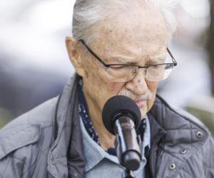 Damian Damięcki