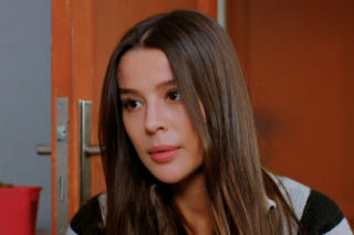 Miłość i nadzieja, odcinek 375: Zeynep odkrywa szokujący spisek Melis! Nie jest w ciąży i zamierza kupić dziecko