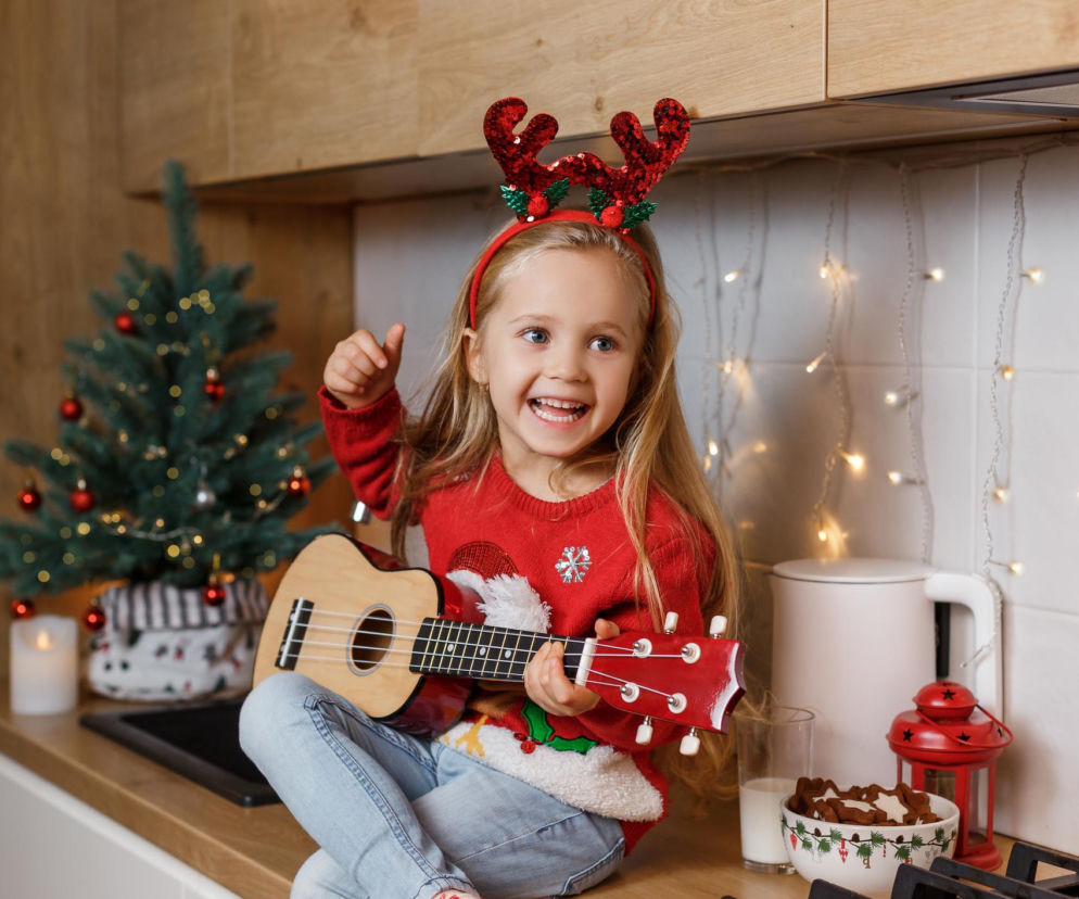 Dzieci kochają świąteczne piosenki. Wybieramy 6 najpiękniejszych polskich pastorałek [TEKSTY i WIDEO]