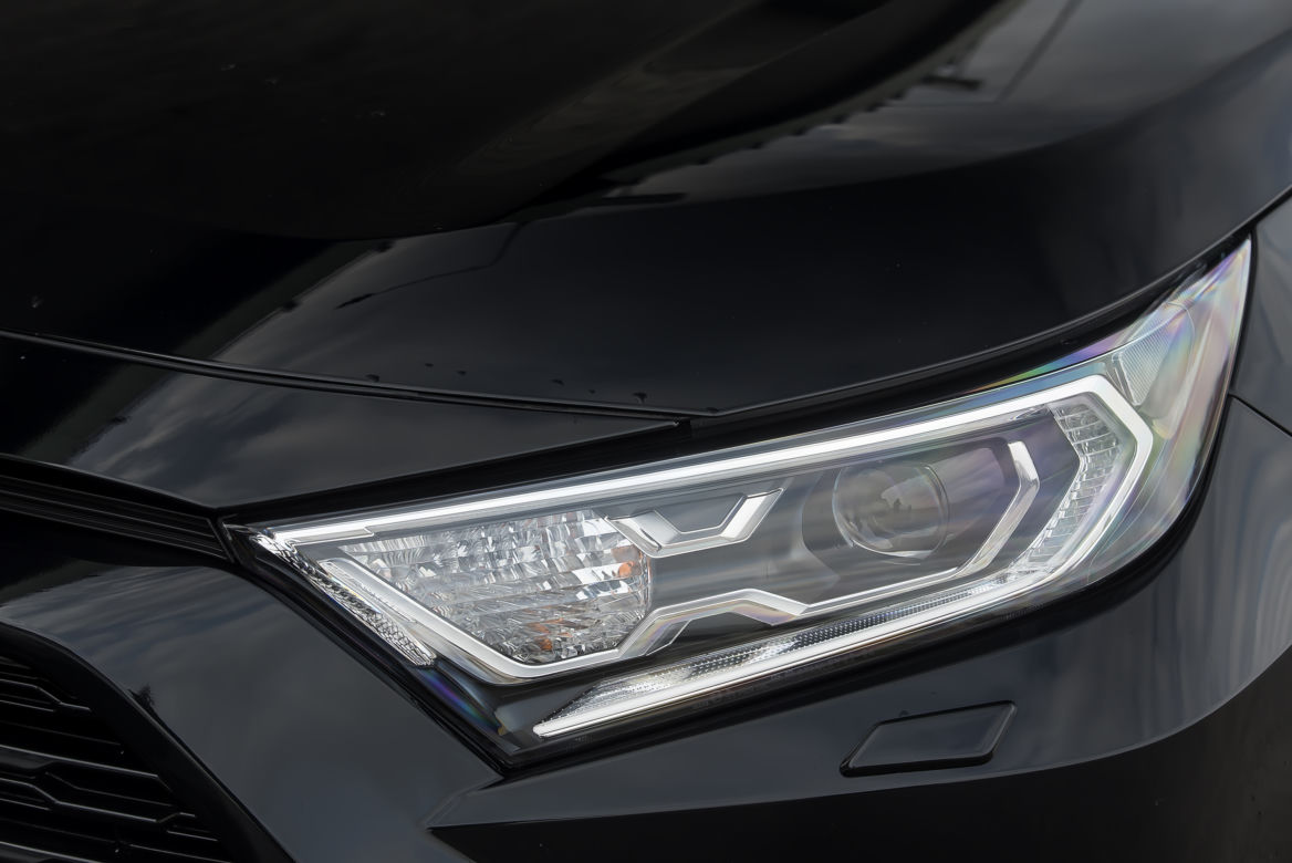 Toyota RAV4 Hybrid i-AWD e-CVT Black Edition by JBL