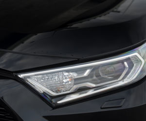 Toyota RAV4 Hybrid i-AWD e-CVT Black Edition by JBL