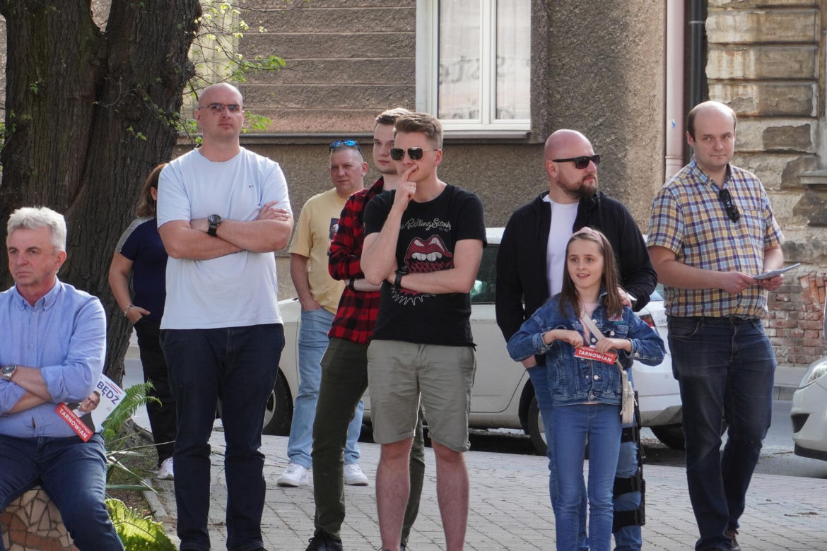 Henryk Łabędź spotkał się z mieszkańcami Tarnowa na skwerze Alicji i Jana Preiss