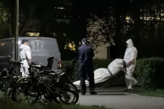 Roman wyskoczył z okna, zginął na miejscu. W mieszkaniu śledczy znaleźli ciało i list