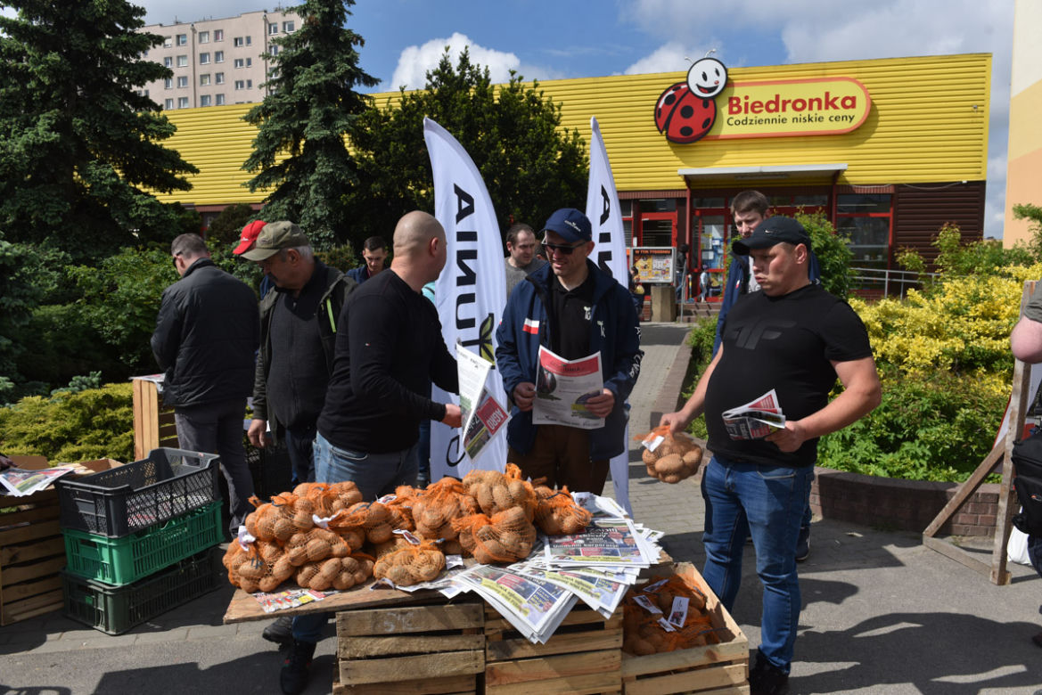 Nietypowy protest Agrounii. Rolnicy rozdawali ziemniaki w Toruniu