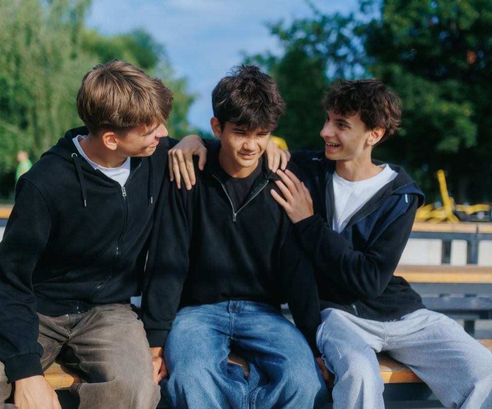 Nastolatek odsuwa się od rodziców? To nie bunt, tylko ważny etap