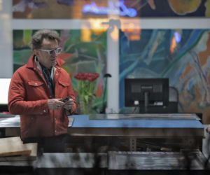 Paweł Wilczak szuka złota w w lombardzie